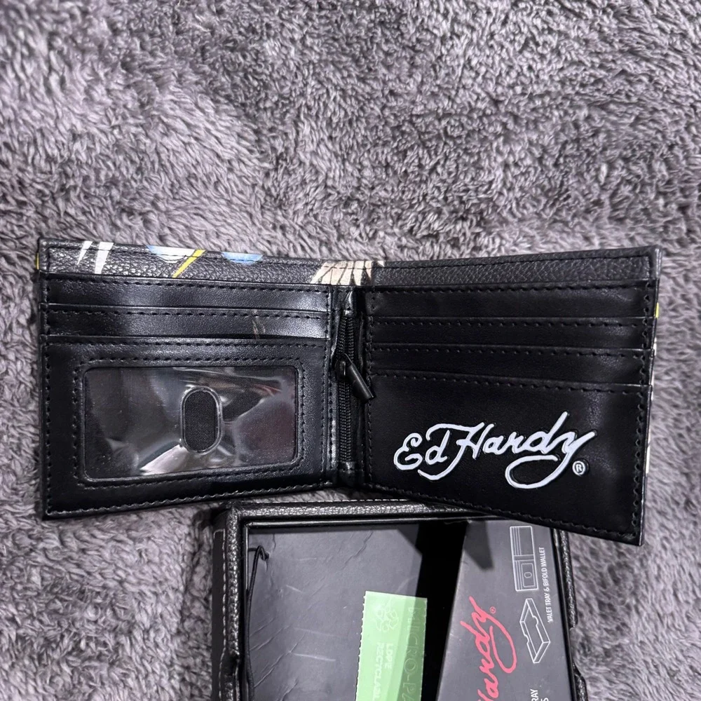 Ed Hardy Mens Eagle Graphic Bifold Wallet Black Tattoo Art with Valet Tray Box